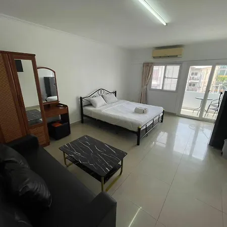 Malee Guesthouse And Restaurant
